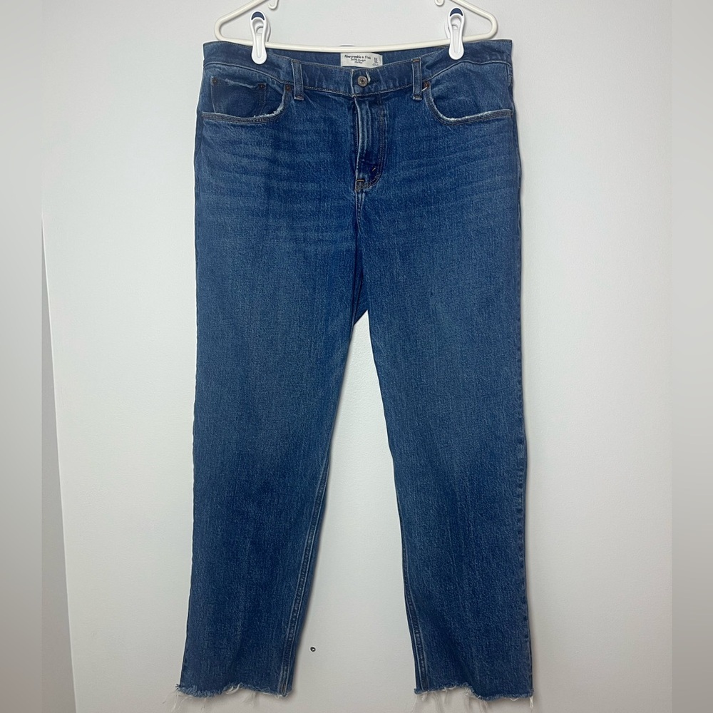 Abercrombie & Fitch Blue The '90s Straight Mid Rise Jeans Size 32/14S Curve Love